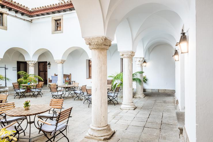 The courtyard at Parador de Mérida.