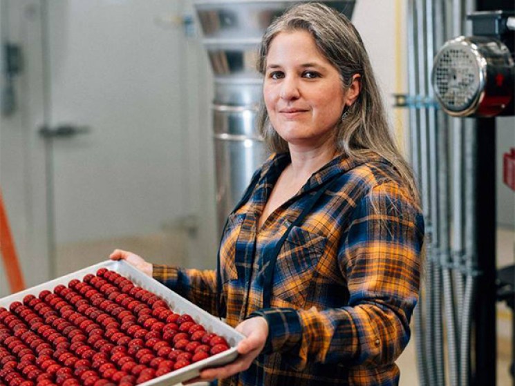 A portrait of Carolina Quijano.