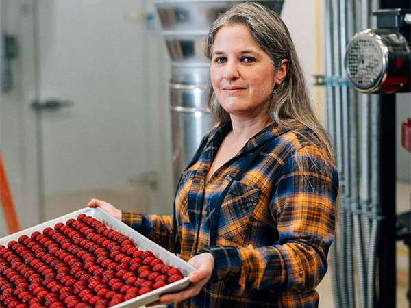 A portrait of Carolina Quijano.