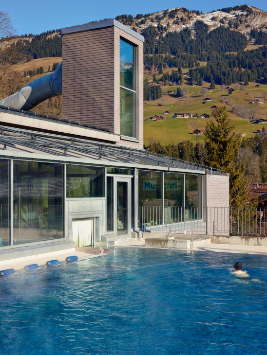 A swimming pool at Erlebnisbad Wallbach.