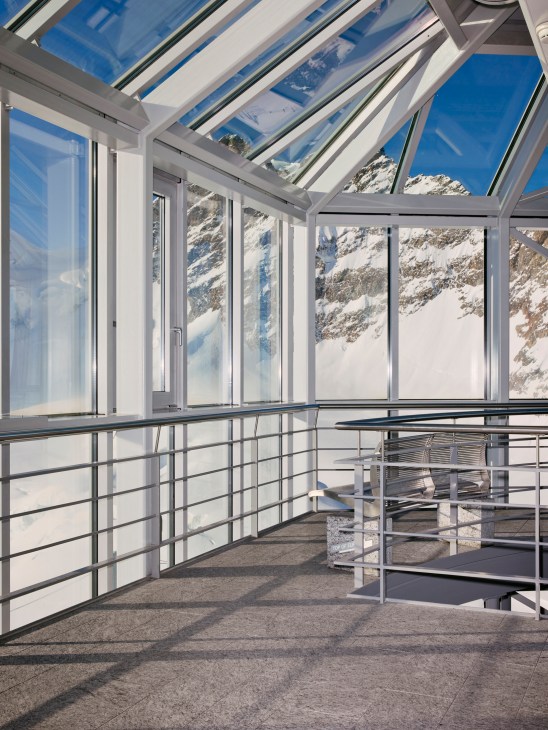 The waiting area inside a cable car station.