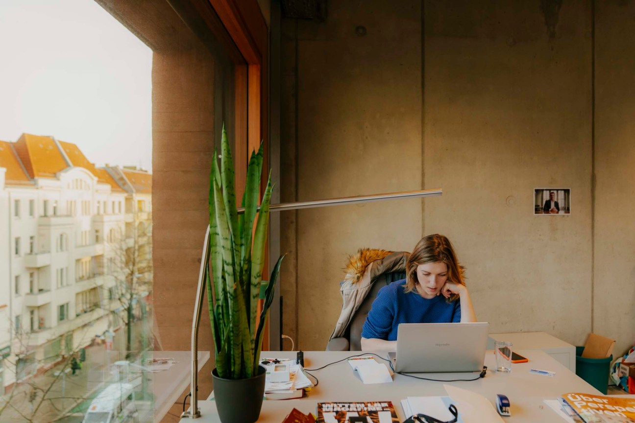 Steffi Unsleber, journalist at »tell me why« a film production company with a fixed office lease at Publix