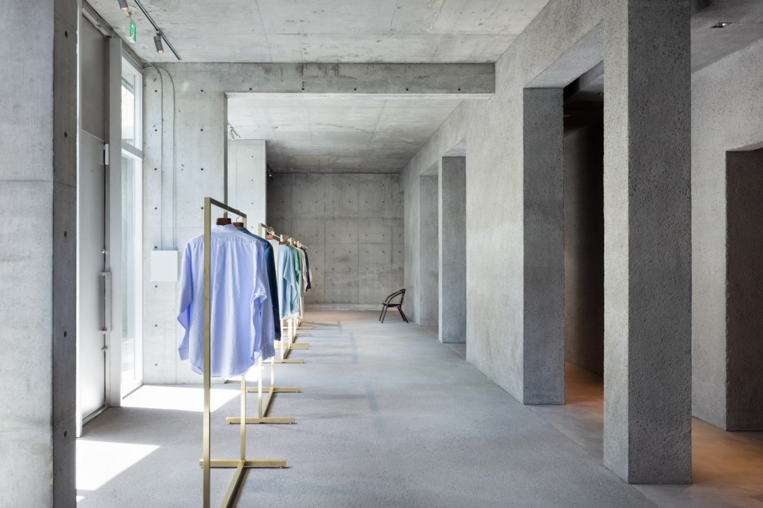 Clothes on a rail for A Presse