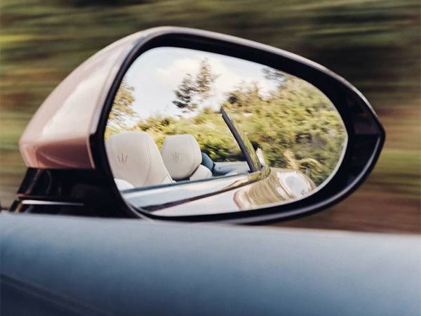 A photo of a Maserati GranCabrio Folgore.