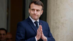 Macron hosts a second meeting on Ukraine and Trump’s approval rating slips