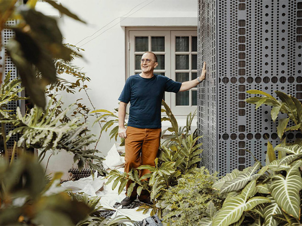 A portrait of Richard Hassell.