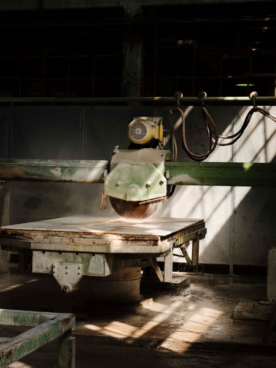 Cutting a stone slab
