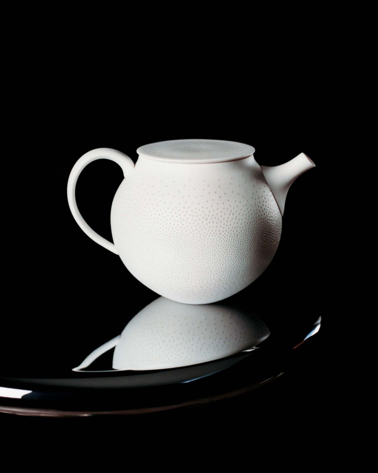 Akio Niisato’s “Luminous Teapot”