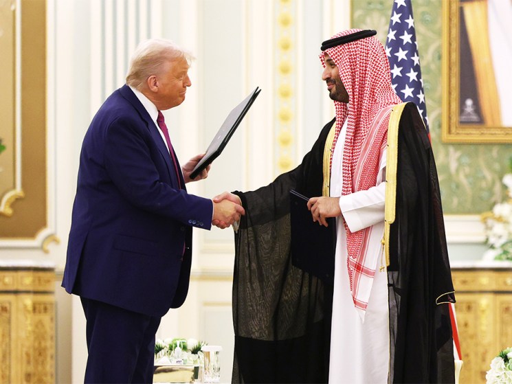 US and Saudi Arabia sign historic arms deal