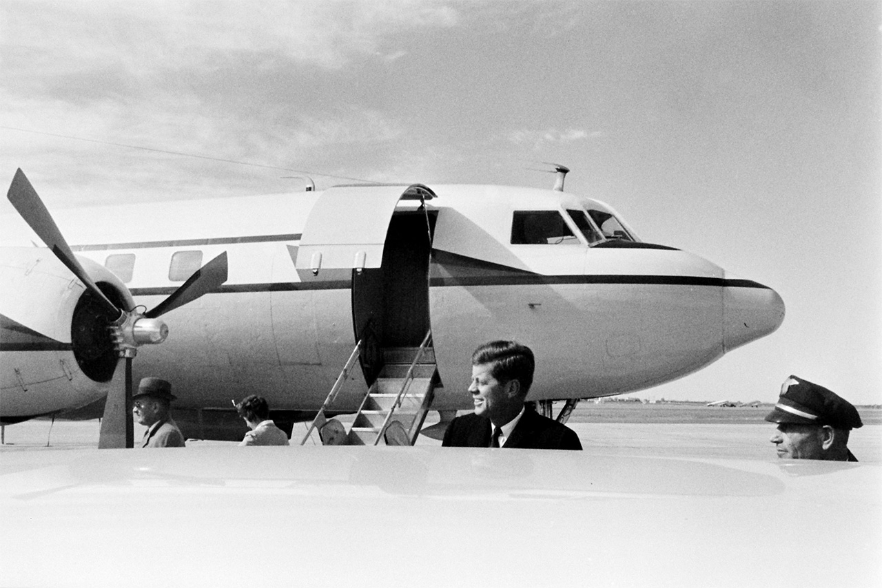 John Fitzgerald Kennedy, arriving in a plane during his campaign for president in the United States, October 1959.