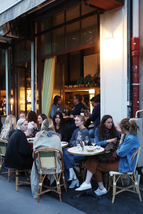 Diners on tables outside a Paris restaurant