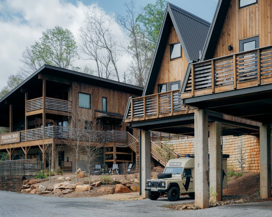 Wrong Way River Lodge & Cabins