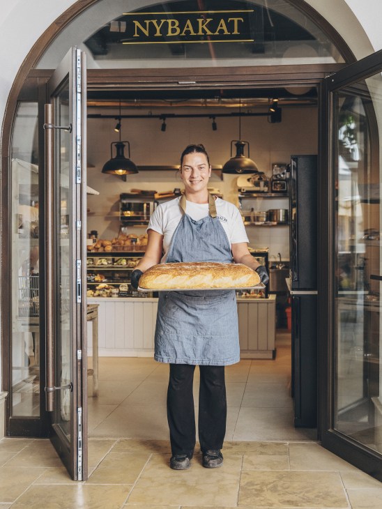 Woman holding bread from Nybakat bakery