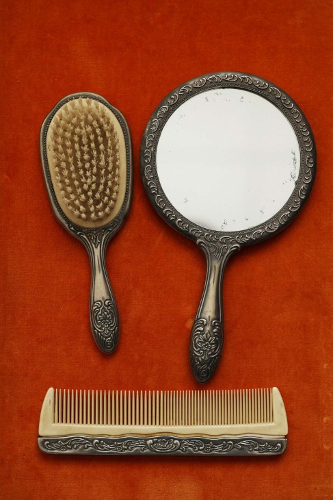 Antique Altesse brush and mirror