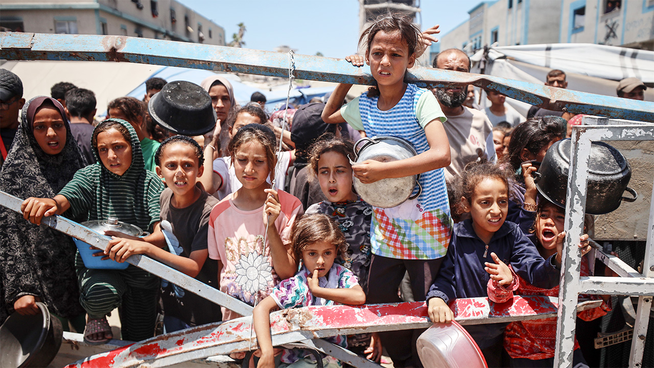 Israel halts aid distribution in Gaza for a full day