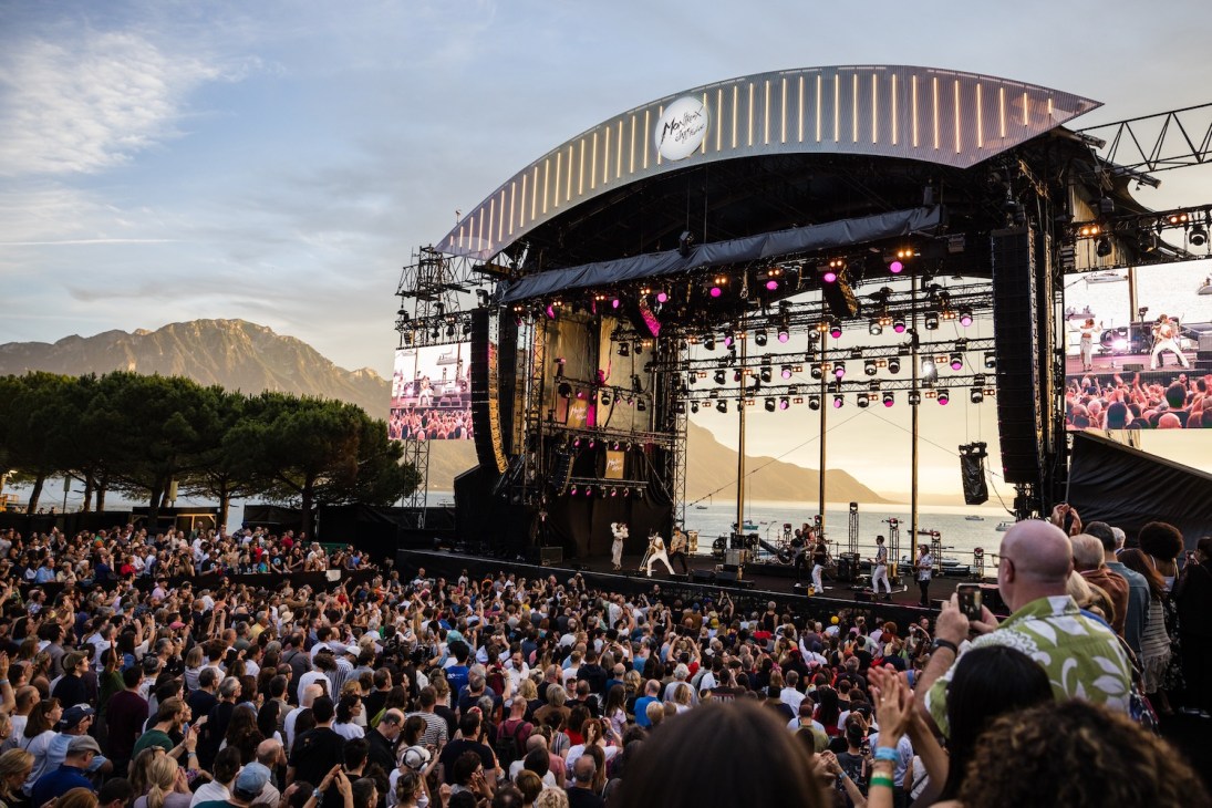 Montreux Jazz Festival - lake stage from the crowd