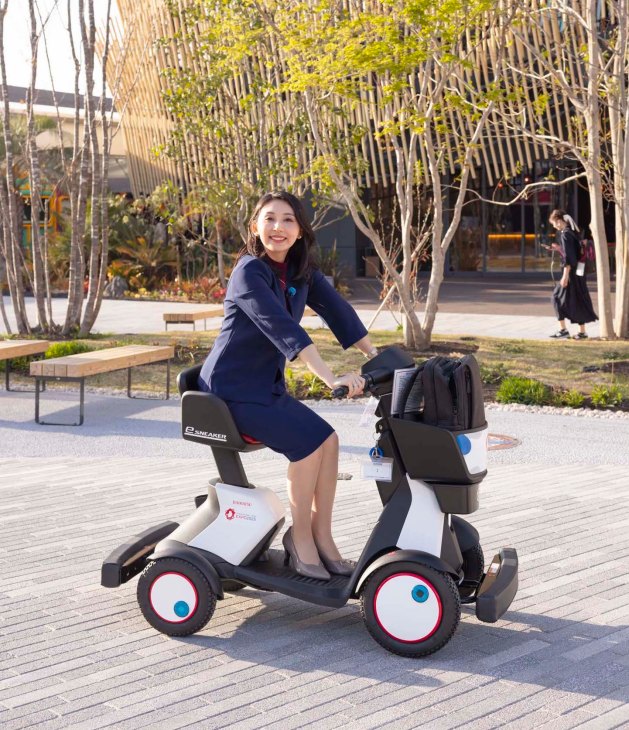 Daihatsu’s e-Sneaker mobility vehicle