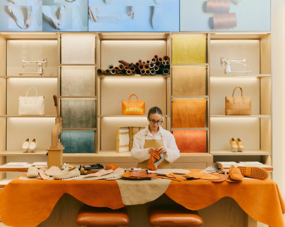 An artisan at work in a Tod‘s workshop