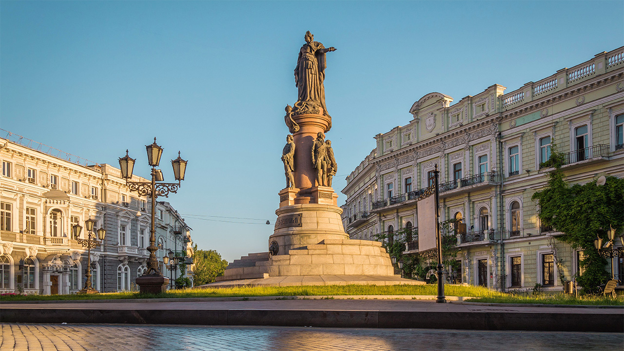 Tales from Odesa and Portugal’s precarious politics