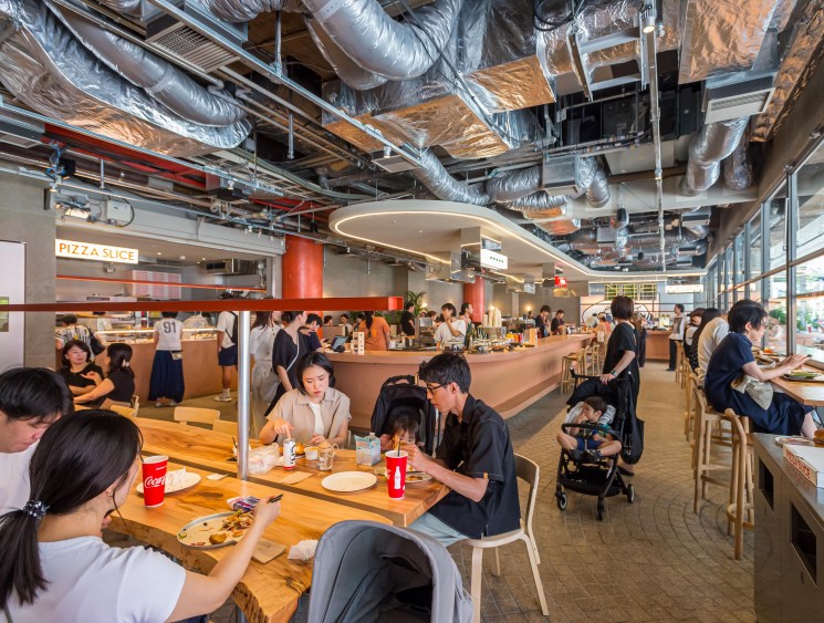 Grabbing a table at food court P – the new cafeteria offering global fare in Futako-Tamagawa