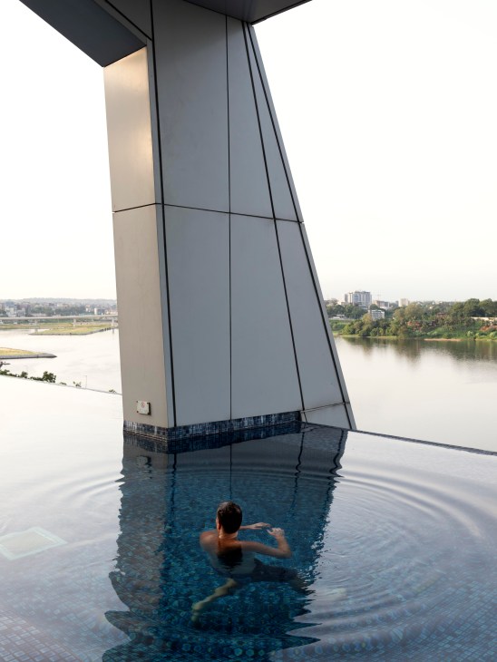 Noom Hotel swimming pool