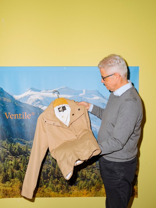 Visiting the Zurich office of Ventile.
Venitle was created to save the lives of Air Force personnel flying over the Atlantic in wartime England.
The unique weatherproof qualities of the fabric ensured that it was also widely championed by outdoor enthusiasts and adventurers alike. After years of commitment to innovation, performance and protection from the elements, Ventile continues to work with various air forces, as well as some of the most prestigious lifestyle and outdoor brands.