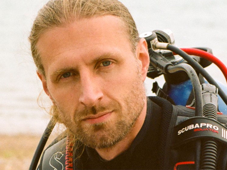 Damian Le Bas on writing between worlds