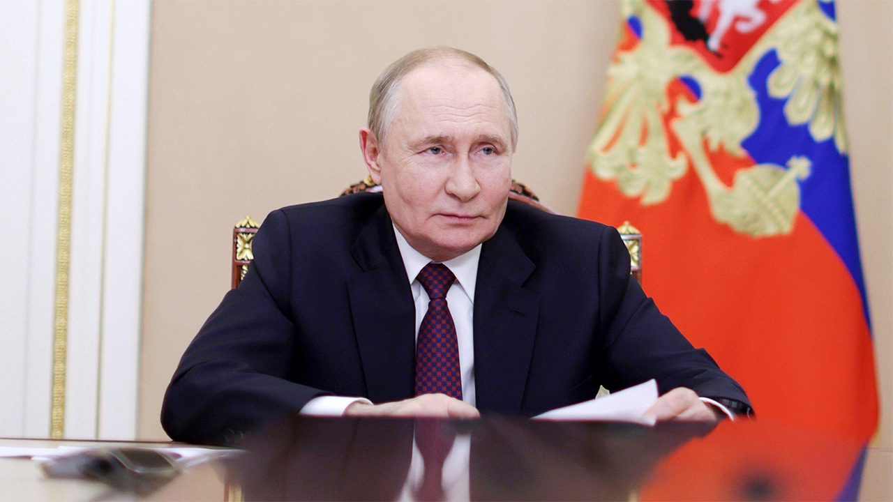 Emmanuel Macron speaks with Vladimir Putin: should other European leaders follow suit?
