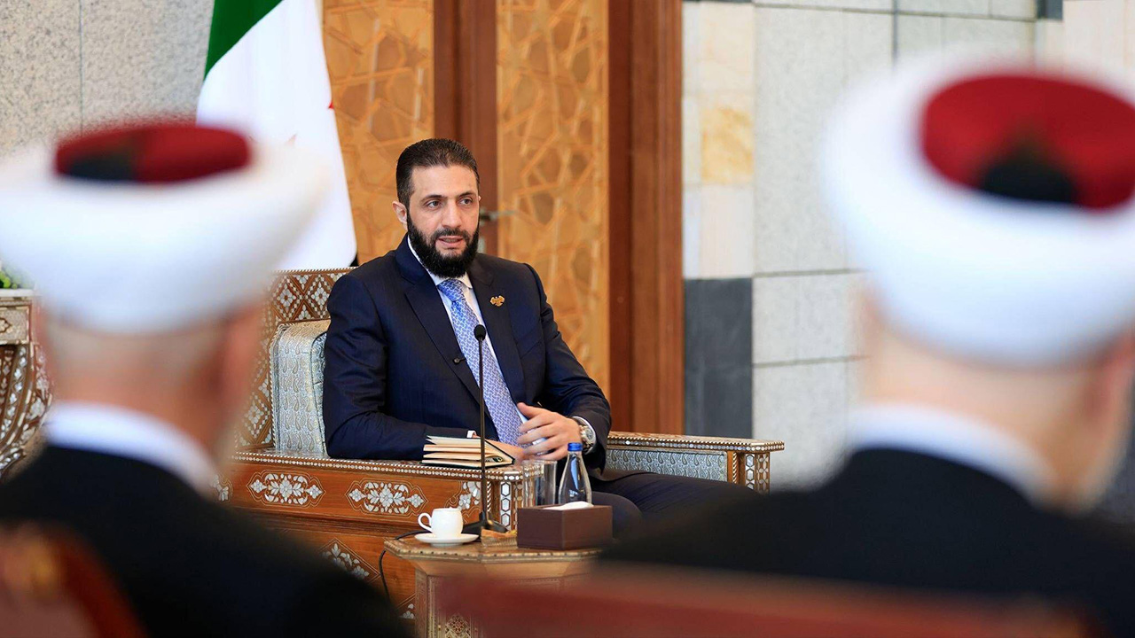 Syrian President Ahmad al-Sharaa receives a delegation from the Lebanese Dar al-Fatwa, headed by Grand Mufti of Lebanon Abdul Latif Darya Syrian President Ahmad al-Sharaa receives a delegation from the Lebanese Dar al-Fatwa, headed by Grand Mufti of Leban