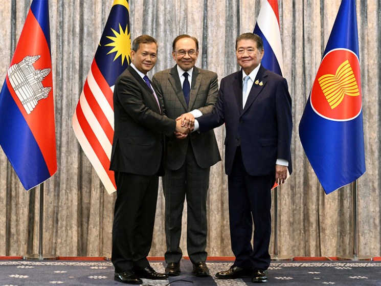Malaysia hosts Thai-Cambodia peace talks as ceasefire holds 