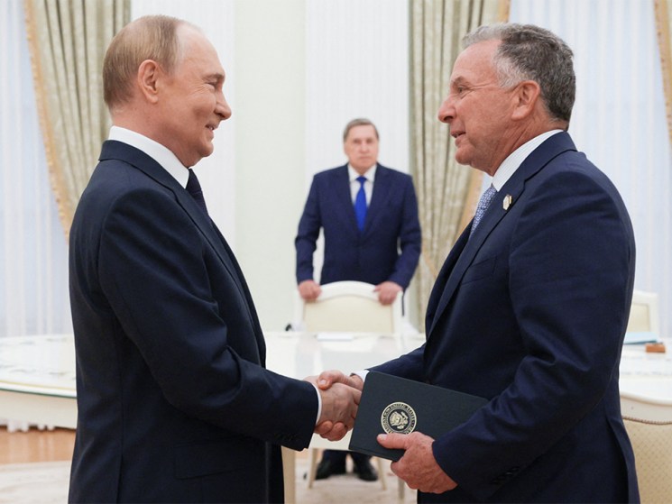 US foreign envoy Steve Witkoff meets Vladimir Putin as sanctions threat looms