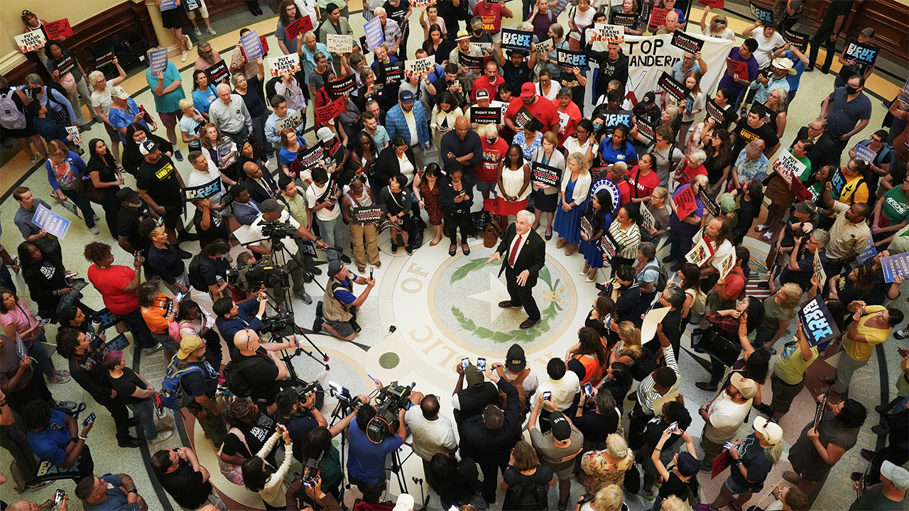 Texas Democrats on the run as state Republicans issue arrest warrants