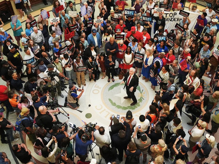 Texas Democrats on the run as state Republicans issue arrest warrants
