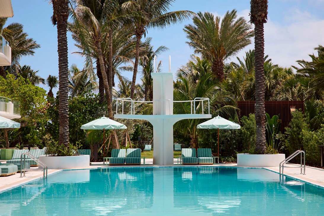Shelborne, swimming pool