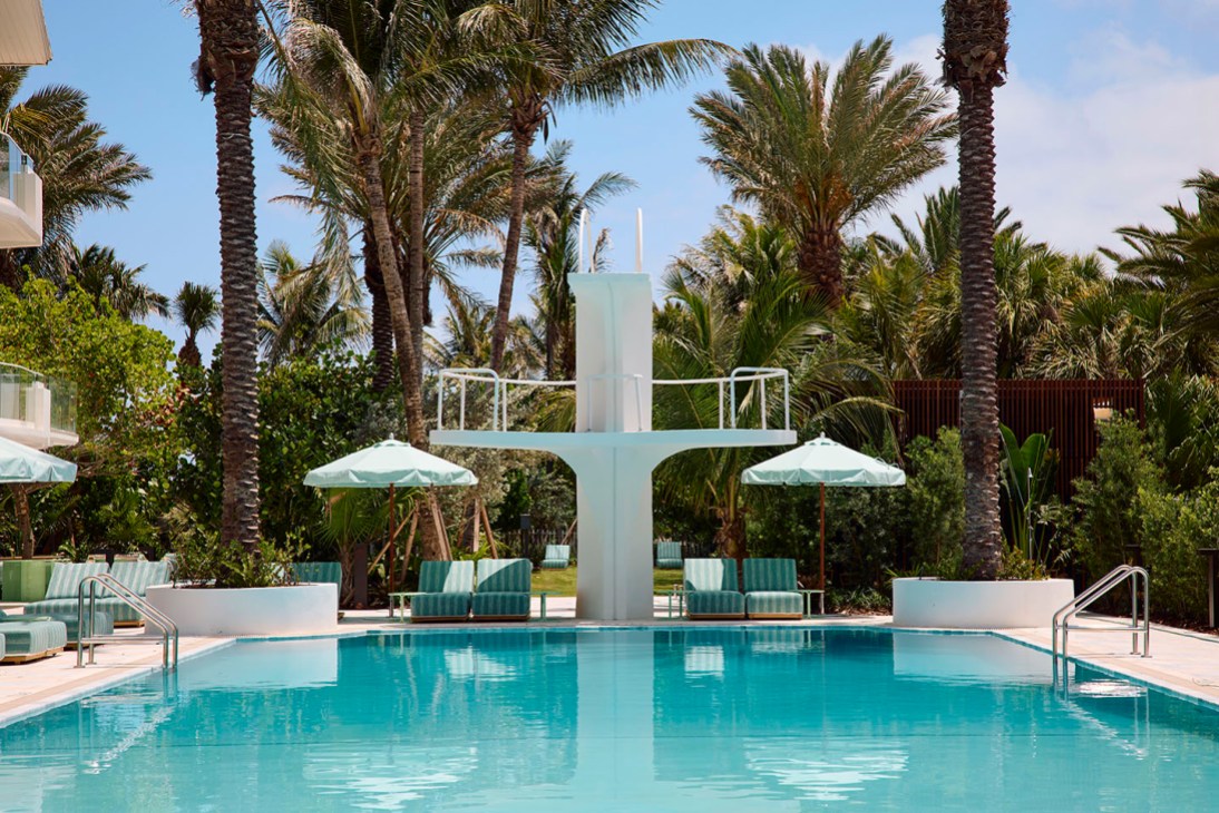 Shelborne, swimming pool