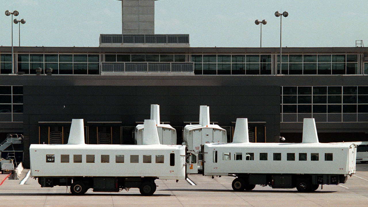 Tall Stories 476: Dulles International Airport’s Mobile Lounges, Washington