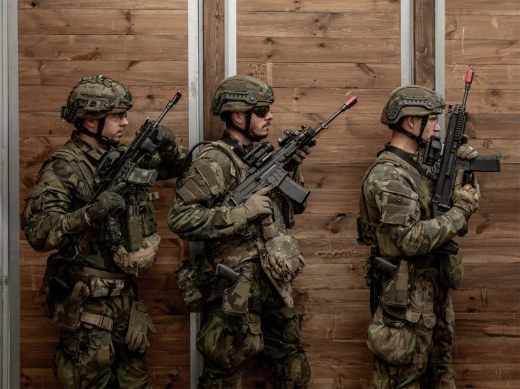 Polish soldiers stand with guns