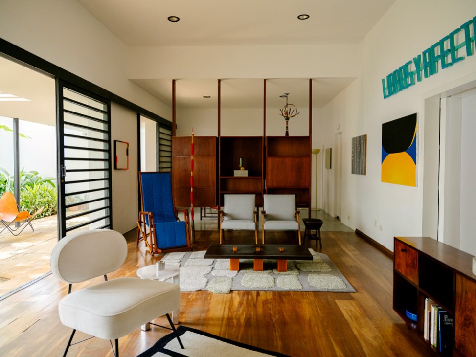 Inside Apartamento 61