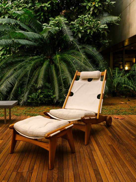 Luiza lounger by Fernando Mendes