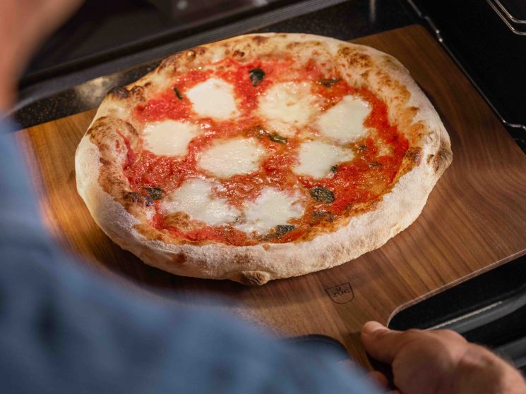 V-Zug oven, pizza