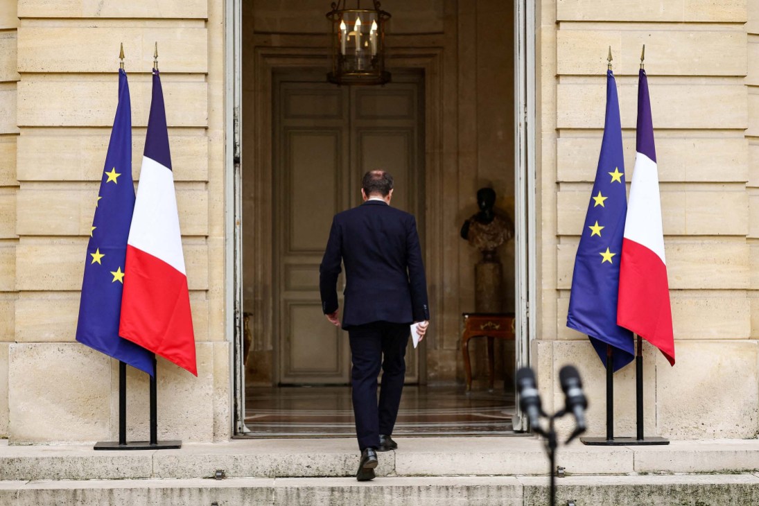 TOPSHOT - Outgoing French Prime Minister Sebastien Lecornu, who submitted his government's resignation to the French President this morning, leaves after delivering a statement at the Hotel Matignon in Paris, on October 6, 2025. France's President Emmanuel Macron on October 6, 2025 accepted Prime Minister Sebastien Lecornu's resignation, the presidency said, plunging the European nation further into political deadlock. Macron named Lecornu last month to the post, but the largely unchanged cabinet lineup he unveiled late October 5, 2025 was met with fierce criticism across the political spectrum. (Photo by Stephane Mahe / POOL / AFP) (Photo by STEPHANE MAHE/POOL/AFP via Getty Images)