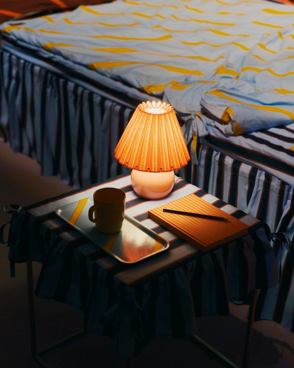 Table lamp