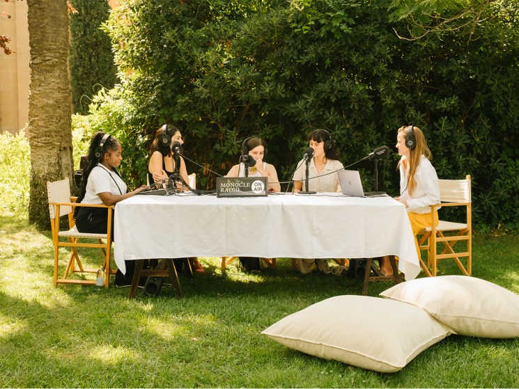 Live in Barcelona: Rowse cosmetics, fashion with Adriana Domínguez and uniforms with Bastida for Work