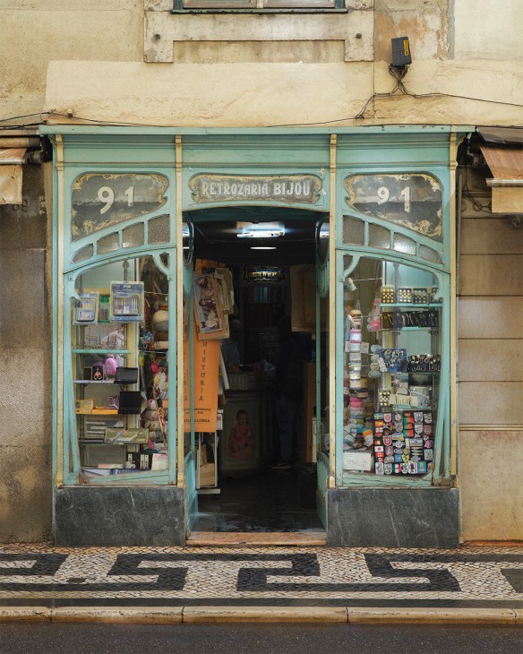 Exteriror of Retrosaria Bijou haberdashery in Lisbon