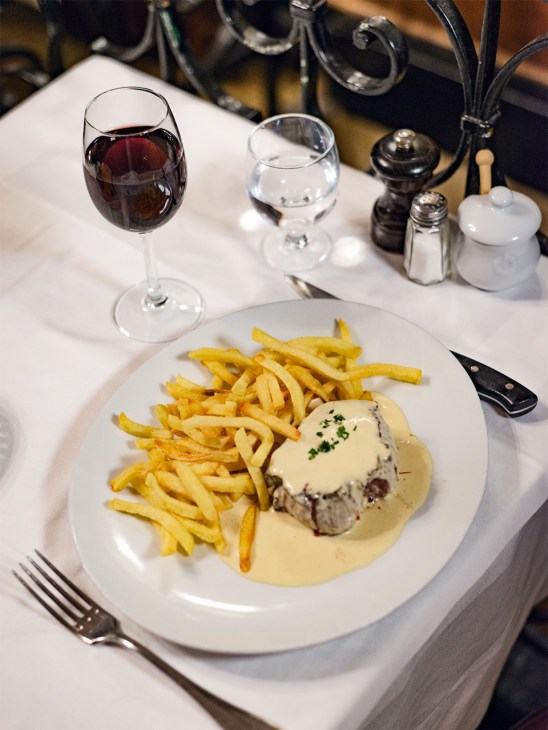 Chez Georges: Pavé du mail