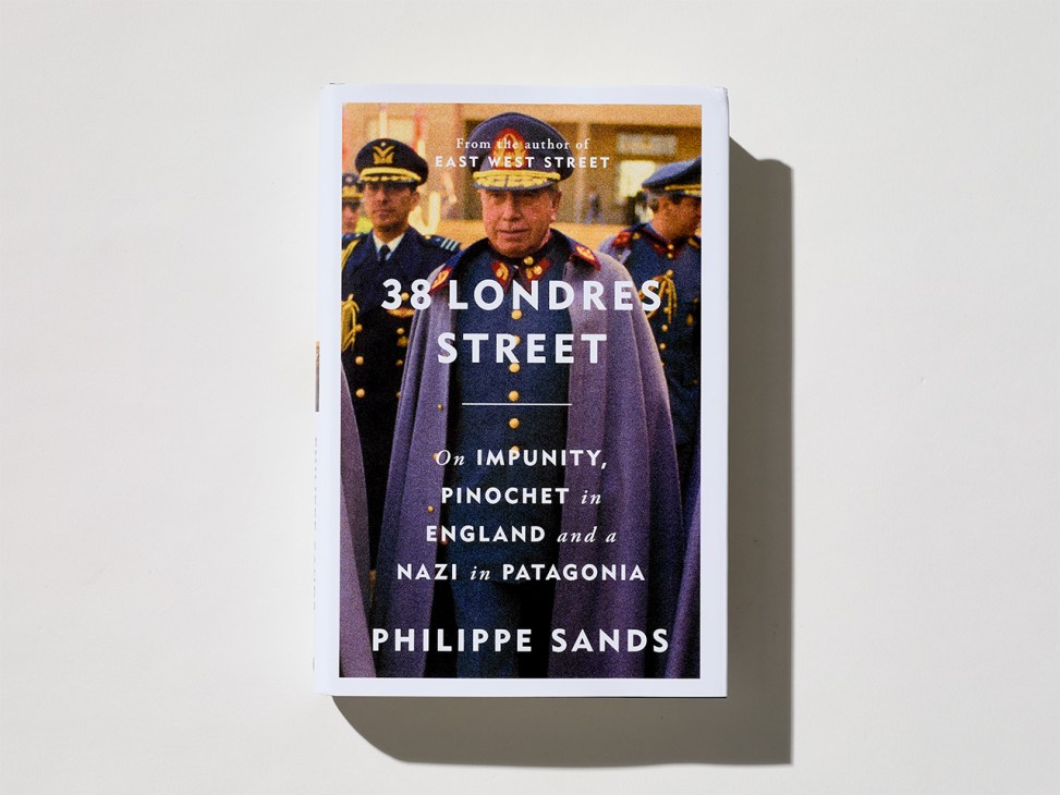 Bok cover of 38 Londres Street by Phillipe Sands