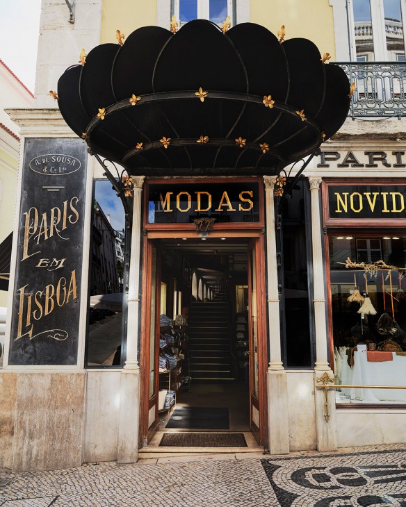 Doorway of Paris em Lisboa fashion house in Lisbon