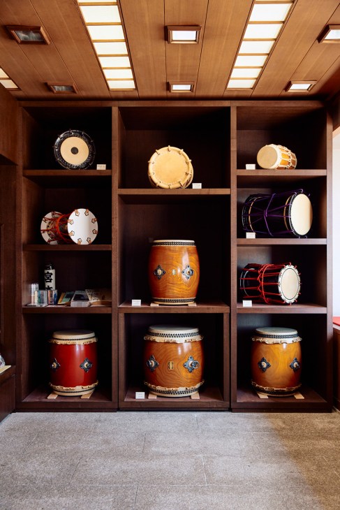 Drums by Miyamoto Unosuke