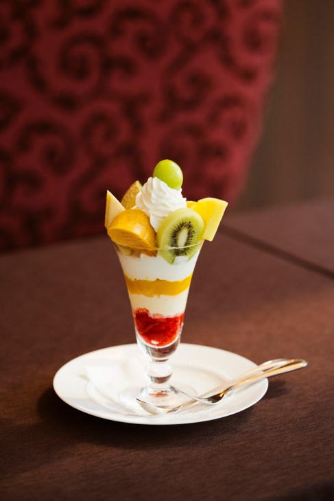 Fresh-fruit special parfait at Nihonbashi Sembikiya-Sohonten