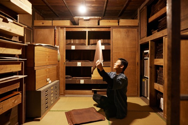 Material inspection at Hirose Dyeworks